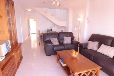 Amplio Apartamento Con Piscina Cerca De La Playa Nerja Εξωτερικό φωτογραφία